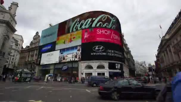 Piccadilly Circus, a maior atração de Londres — Vídeo de Stock