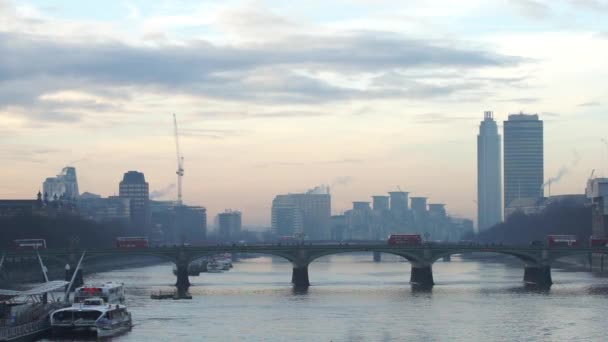Panoramę Londynu, Westminster Bridge obecny — Wideo stockowe