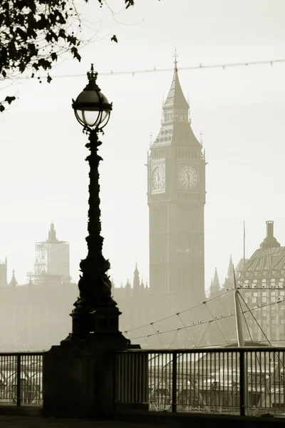 Zware mist hits Londen — Stockfoto