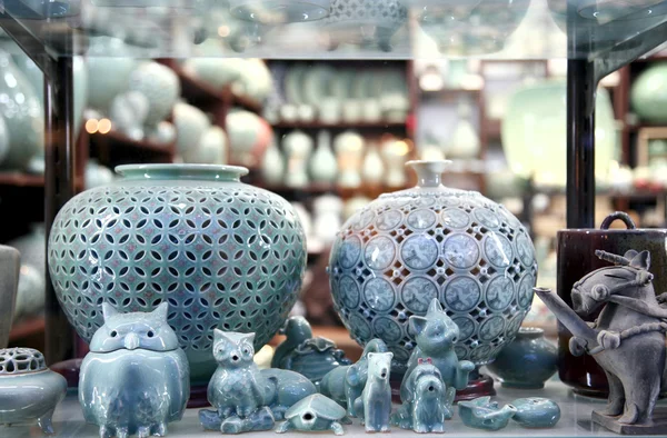 Utomståendes syn på keramiska shop — Stockfoto
