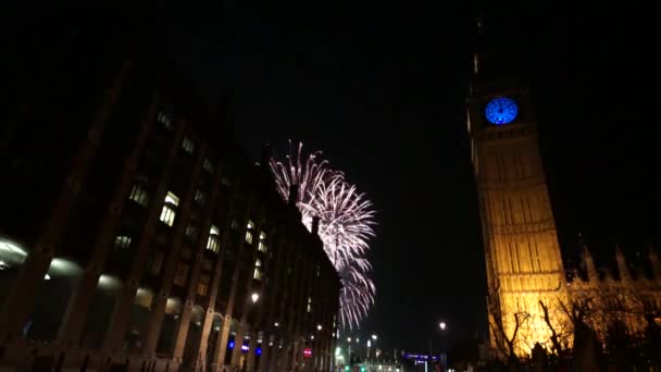 2015, Fireworks over Big Ben at midnight — Stock Video