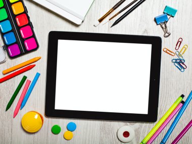 Office araçları ile tabloda boş ekran ile tablet