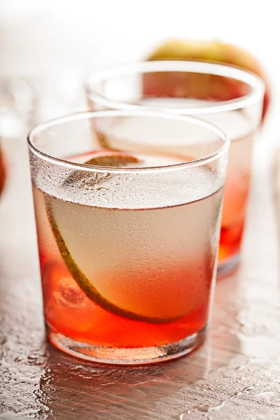 Koude zomer cocktail drinken met peer — Stockfoto