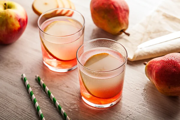 Cold summer cocktail drink with pear — Stock Photo, Image
