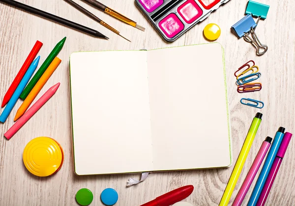 Open notepad with blank pages on table — Stock Photo, Image