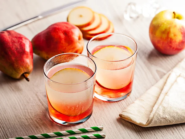 Cold summer cocktail drink with pear — Stock Photo, Image