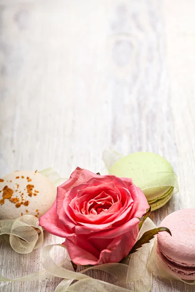 Φόντο ημέρα του Αγίου Βαλεντίνου Rose και γλυκά — Φωτογραφία Αρχείου