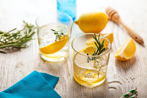 Rosmarin Limonade Sommer-Cocktail-Drink — Stockfoto