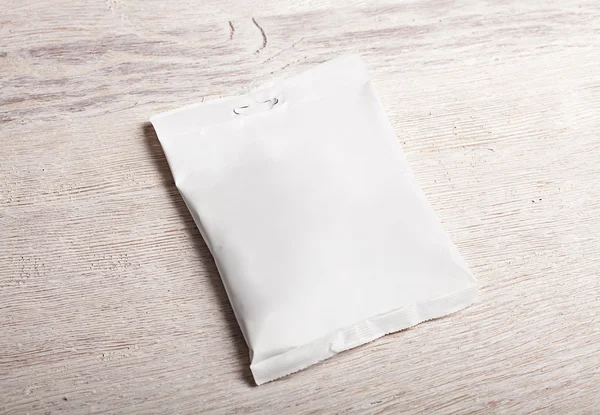 Beyaz snack gıda paketi mockup