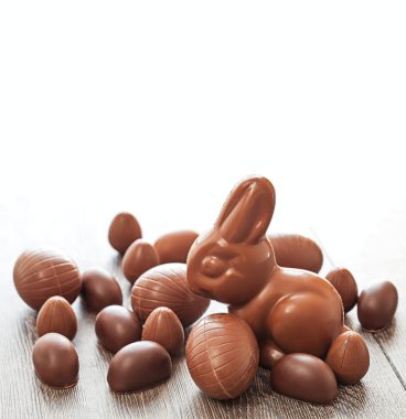 Çikolata Paskalya yumurtaları ve bunny tatlılar