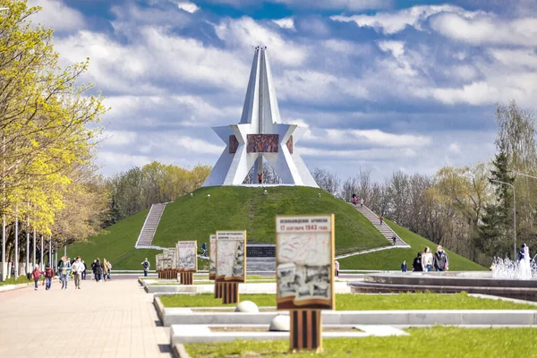 Montículo Inmortalidad Uno Los Símbolos Ciudad Bryansk Soleado Día Primavera — Foto de Stock