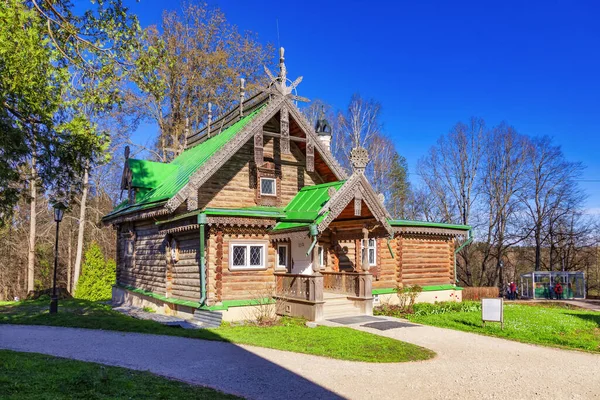 Abramtsevo国立历史 艺术和文学博物馆保护区 漂亮的木制房屋工作室 2021年5月 俄罗斯莫斯科地区Abramtsevo — 图库照片