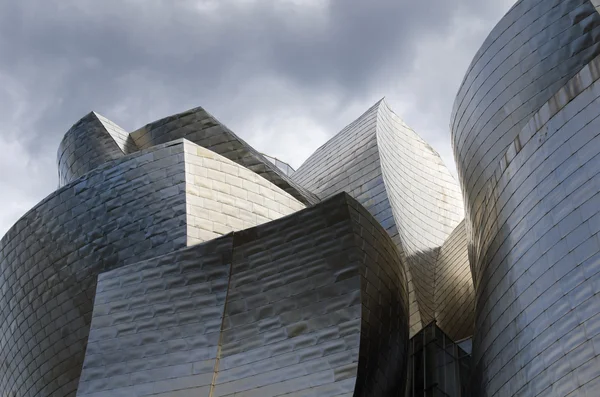 Guggenheim-Museum wurde 1997 vom kanadischen Architekten Frank Gehr erbaut — Stockfoto