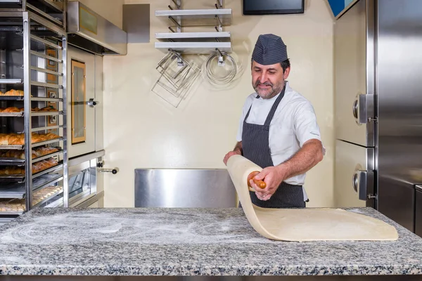 Fasi Preparazione Pasticcere Prepara Croissant Marmellata Pasticceria — Foto Stock