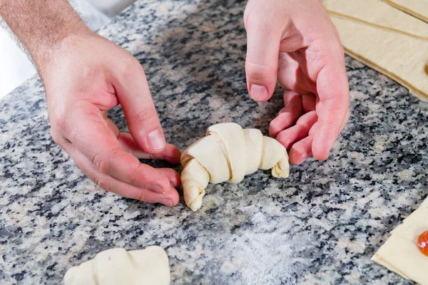 Etapas Preparación Pastelero Prepara Mermelada Croissant Pastelería — Foto de Stock