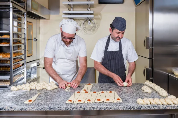 Estágios Preparação Chef Pastelaria Prepara Croissant Geléia Pastelaria — Fotografia de Stock