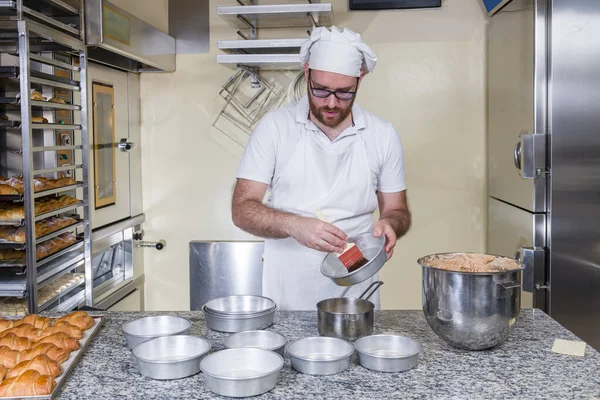 Konditor Bereitet Typischen Haselnusskuchen Aus Piemont Langa Italien — Stockfoto