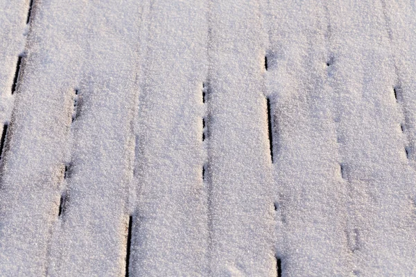 Sneeuw overdekte houten terras — Stockfoto