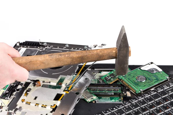 Destroying laptop with a hammer — Stock Photo, Image