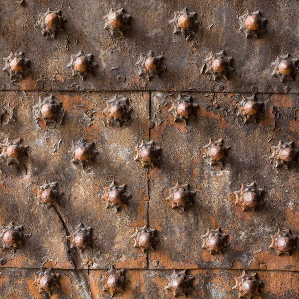 Ancient wooden spiked door detail i — Stock Photo, Image