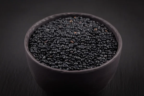 Molti semi di lenticchia beluga nero — Foto Stock