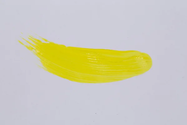 Peinture jaune sur papier blanc — Photo