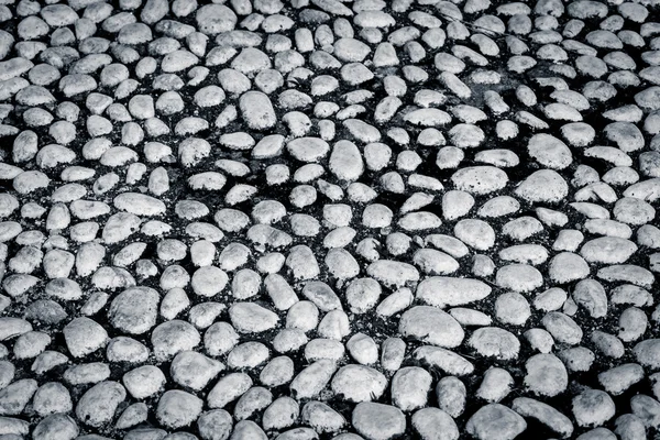 Kulaté kameny v půdě — Stock fotografie