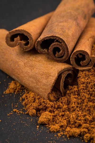 Cinnamon sticks with powde — Stock Photo, Image