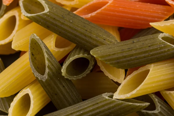 Pasta de penne de tres colores — Foto de Stock