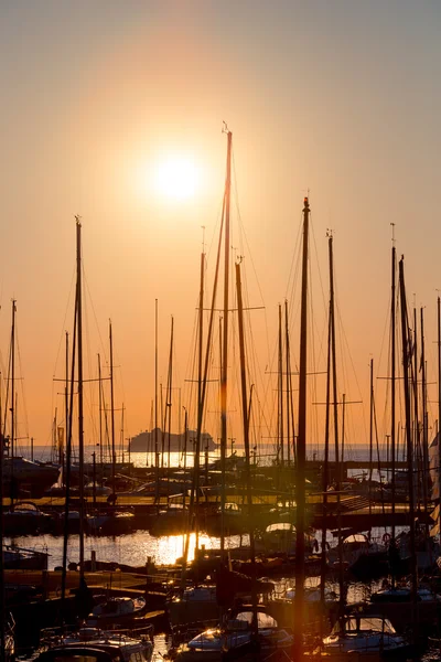 Rows of boats mast — Stock Photo, Image