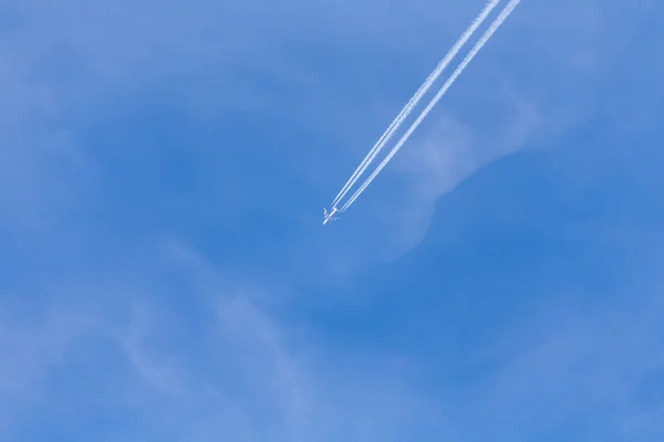 飞机在空中 — 图库照片