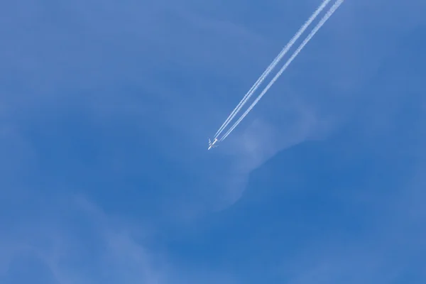 Літаки в повітрі — стокове фото