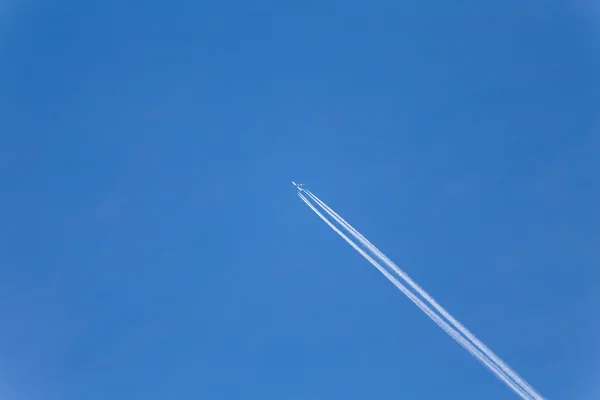 Aéronefs dans les airs — Photo