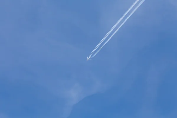 飞机在空中 — 图库照片