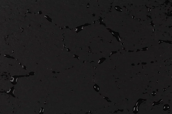Vízcseppek a sötét kő felülete — Stock Fotó