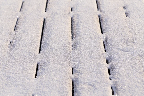 Neve coberto terraço de madeira — Fotografia de Stock