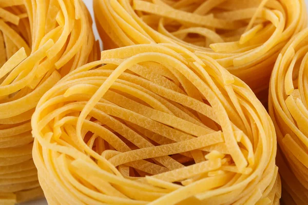 Pasta Italiana Seca Nidos Fettuccine Fondo Abstracto Comida Primer Plano — Foto de Stock