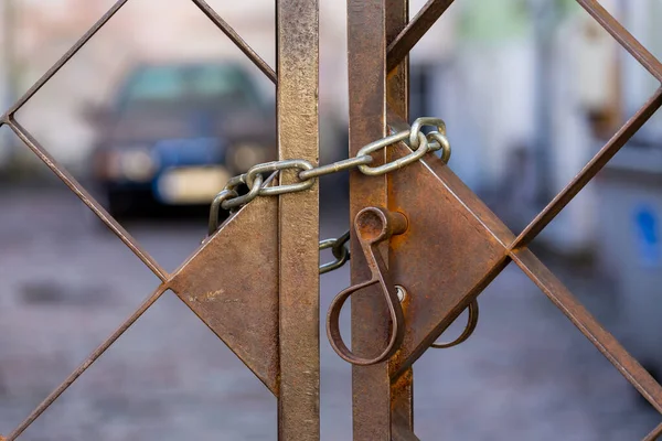 Old Rusty Padlock Chain Metal Fence Gate — Stock Photo, Image