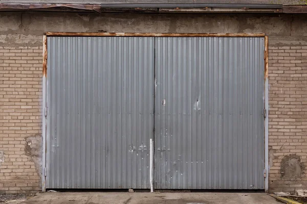Grunge Metallo Garage Porta Recinzione Scuro Sfondo Texture — Foto Stock
