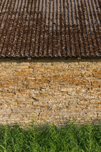 Muro Pietra Con Erba Primo Piano Tramonto — Foto Stock