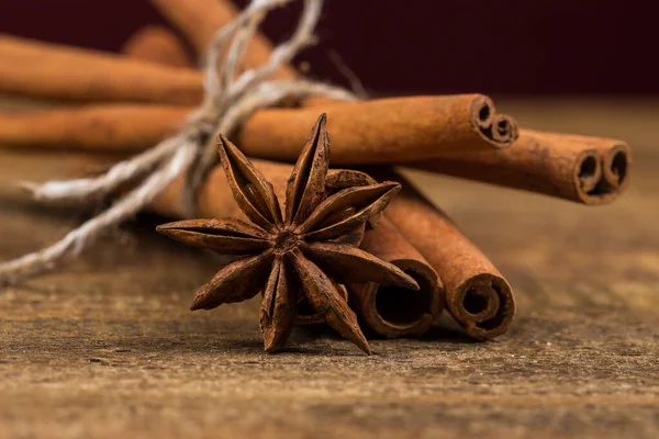 Close Cinnamon Sticks Star Anise Rustic Wood Background — Stock Photo, Image