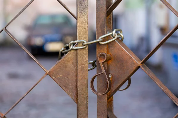 Old Rusty Padlock Chain Metal Fence Gate — Stock Photo, Image