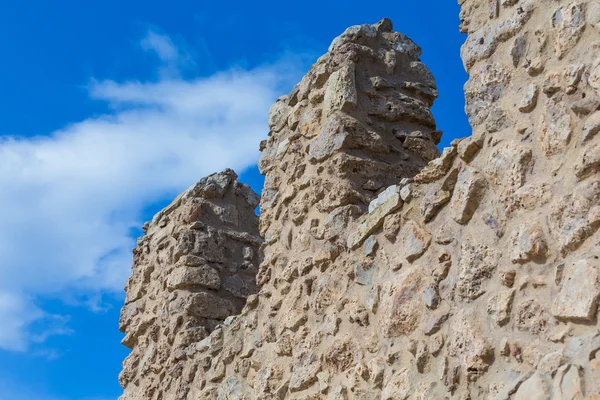 Teil der alten Ziegel- und Steinmauer — Stockfoto