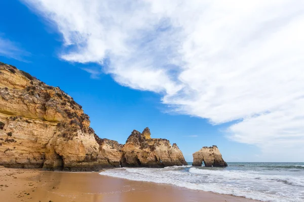 Rocky cliffs on the coast of the Atlantic ocean — Stock Photo, Image