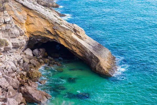 Sagres noktası Portekiz yakınındaki sahilinde anıtsal uçurumlar — Stok fotoğraf
