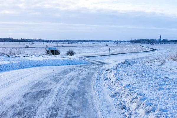 Countryside road through winter field — Stock Photo, Image