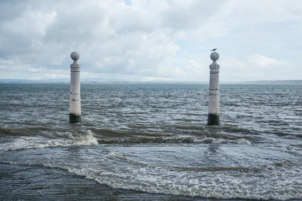 Cais das Colunas na Praça do Comércio, Lisboa, Portugal — Fotografia de Stock