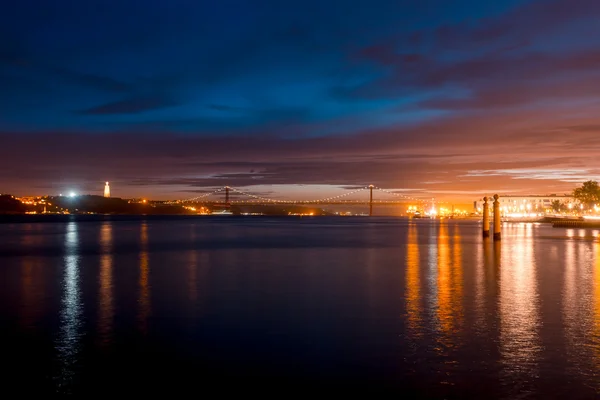 Notte sul fiume Tejo (Lisbona, Portogallo ) — Foto Stock