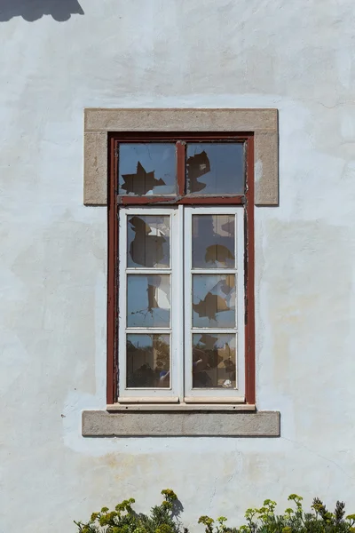 Scheibe eingeschlagen — Stockfoto