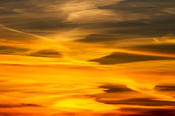 Drammatico tramonto del fuoco — Foto Stock